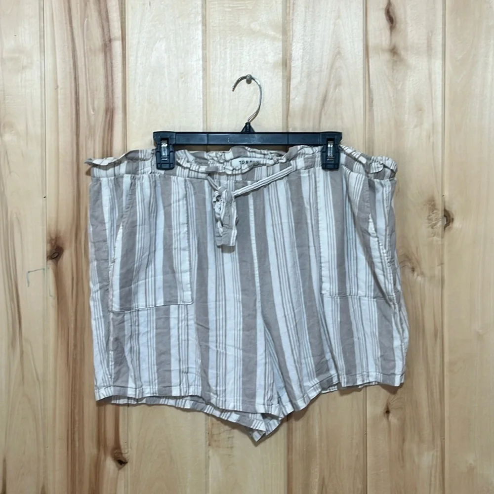Torrid White and Tan Linen Blend Paper-bag‎ Shorts Size 1X